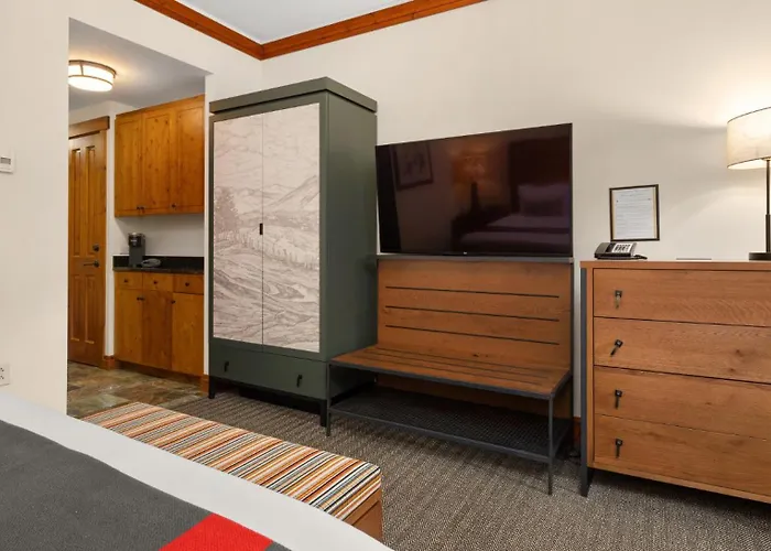 337 - Studio- Lodge At Spruce Peak -Stowe Mt Resort- Ski In Ski Out - Sleeps 4